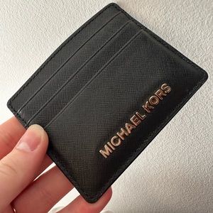 ✨Gently used Michael Kors Card Holder ✨
